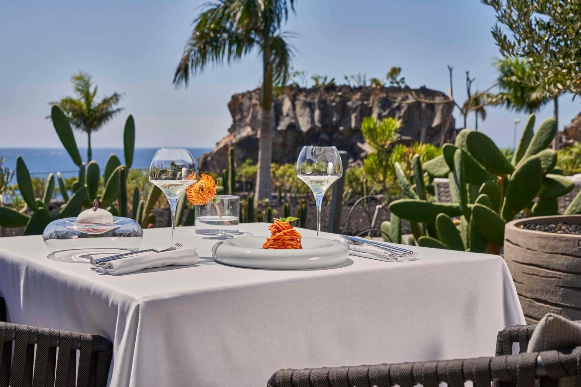 รอยัล ไฮดะเวย์ โกราเลส สวีท Hotel Costa Adeje  ภายนอก รูปภาพ
